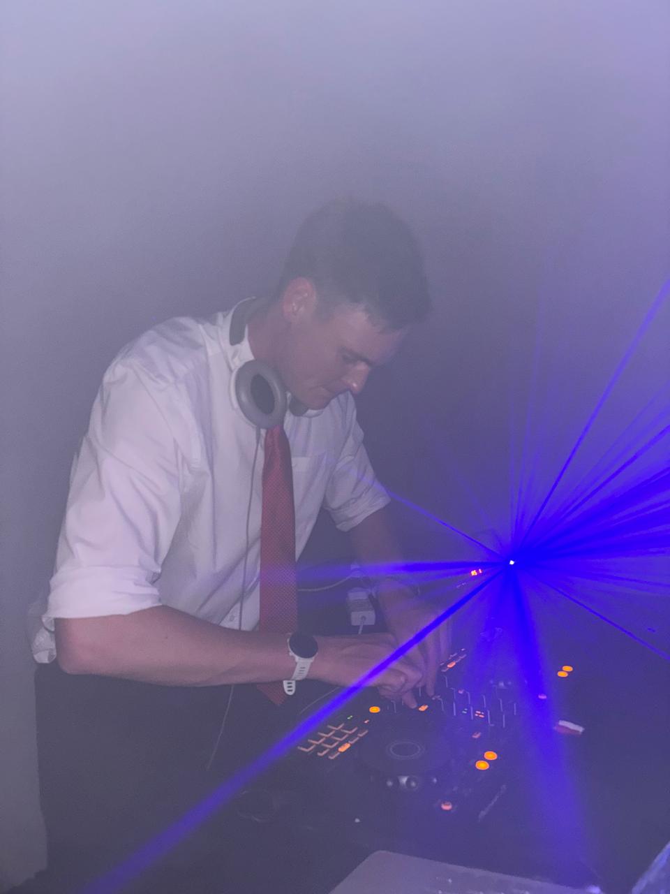 Vissie G on the decks at a wedding, laser in the haze